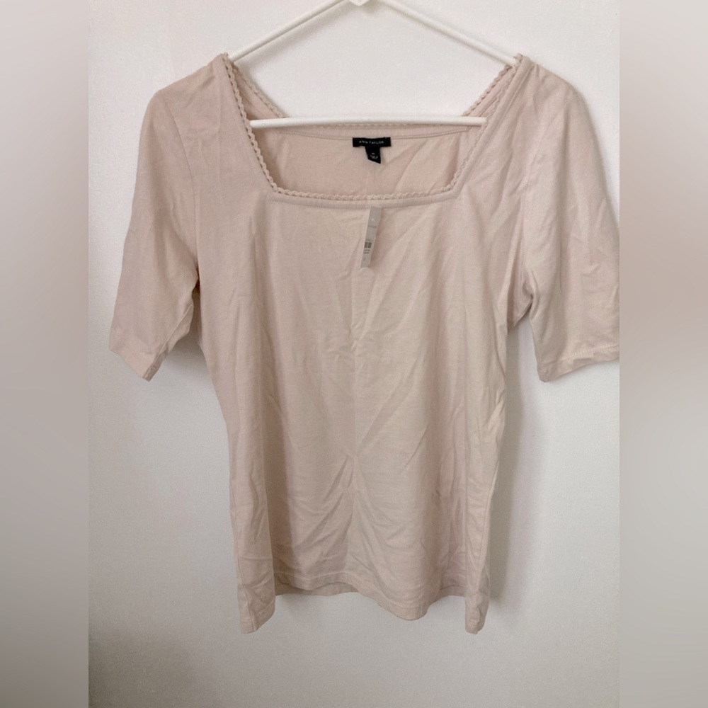 #136. 🆕 NWT, Ann Taylor, Squareneck Scalloped Top, Size XS, Beige, (Women)